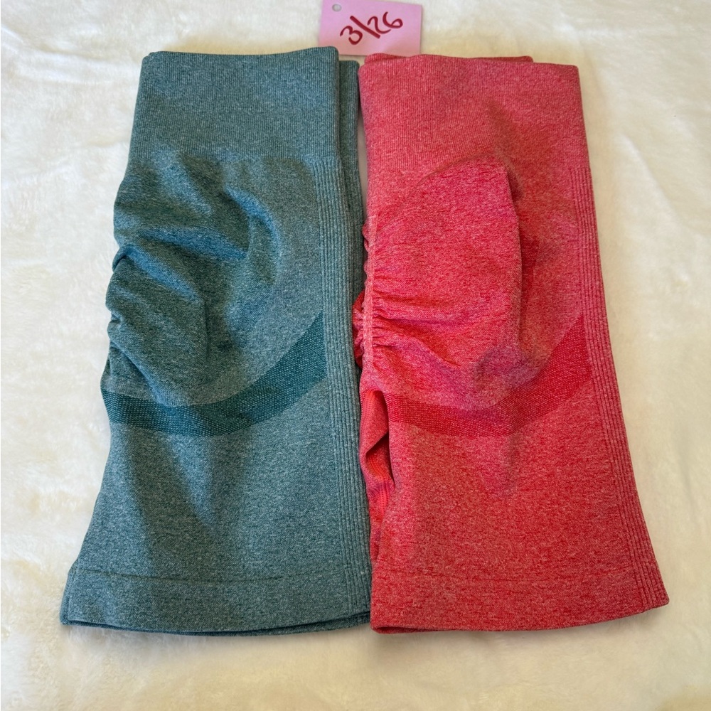 WOMEN’S GLITTERY ACTIVE SHORTS SET – SIZE MEDIUM - Picture 9 of 11